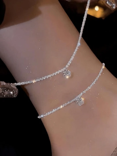 1条优雅闪亮水晶银色星空波浪脚链，适合女性日常佩戴、约会、度假、派对等场合。