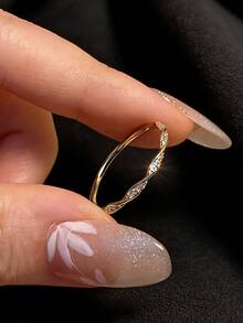 1枚S925纯银扭绳设计合成锆石戒指，优雅高贵，适合女性日常佩戴。 - 金黃色 - 查看 4