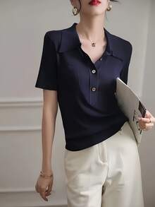 女款春夏/秋季優雅休閒針織上衣，純色翻領半開鈕扣短袖上衣，極簡日常通勤與外出穿搭 - 藏青色 - 查看 3
