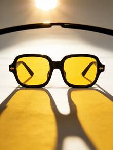 黑色镜框 黄色方形复古时尚眼镜，男女通用PC材质镜框，适合驾驶、度假、日常出行、时尚搭配、派对等场合佩戴。 - 黃色 - 查看 6