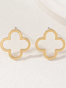两枚不锈钢镂空四叶草耳环，温柔、优雅、小巧精致，金光闪闪。适合年轻女孩日常通勤，也是闺蜜送礼佳品。 - 耳環 - 查看 3