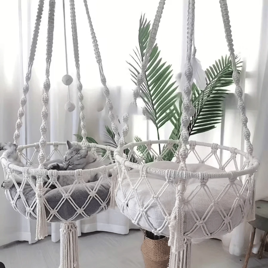 A Large, Hand-Woven Rope Bed Designed Specifically For Cats, Serving As A Pet Swing And Indoor Nest. It Provides A Comfortable Resting Area For Two Cats. It Is Highly Durable And Can Support Significant Weight.