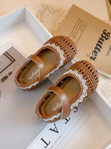 1双女童编织镂空+白色蕾丝边合成革材质透气防滑圆头低帮平底凉鞋，甜美波西米亚风玛丽珍鞋，适合夏季海滩和日常穿着 - 棕色 - 查看 2