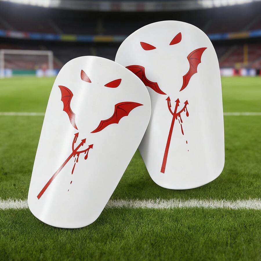 一双魔鬼主题足球鞋，结实耐用，贴合小腿，穿着舒适。 - 彩色 - 查看 1