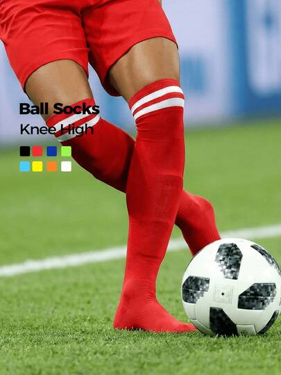 一双亮色及膝运动袜，11种款式可选，长筒防刮，底部隔层毛巾底，耐磨防滑，吸汗减震，不褪色纯色简约时尚款式，适合各种球类运动，适合春秋季运动，舒适保暖。