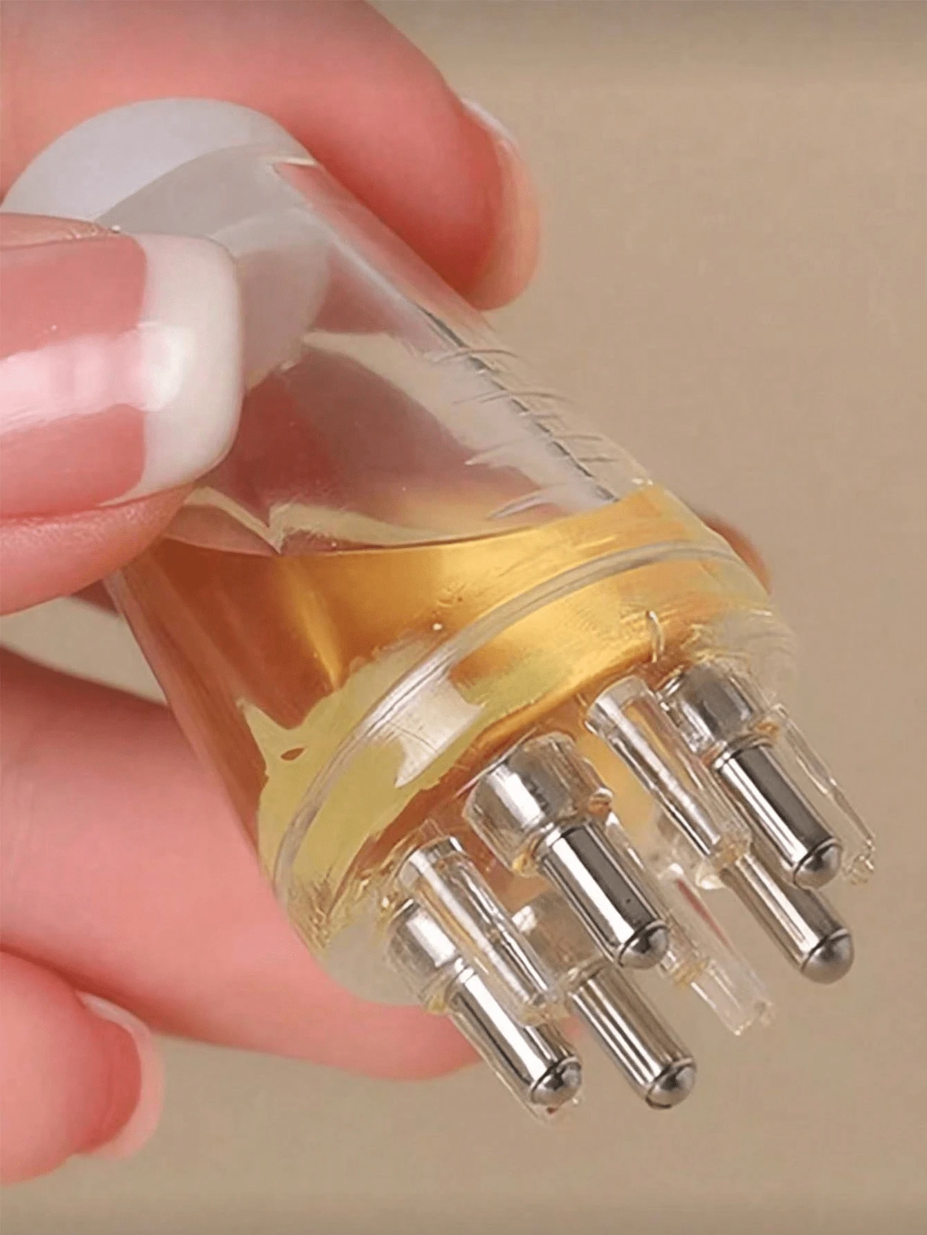 1 pieza Mini peine de aceite, masajeador de cuero cabelludo, peine de esencia para el crecimiento del cabello, esencia para el cabello, líquido nutritivo, acondicionador para el cabello, peine de aceite esencial - Entrega con precisión líquido u aceite a las raíces del cabello - Multicolor - Ver 1