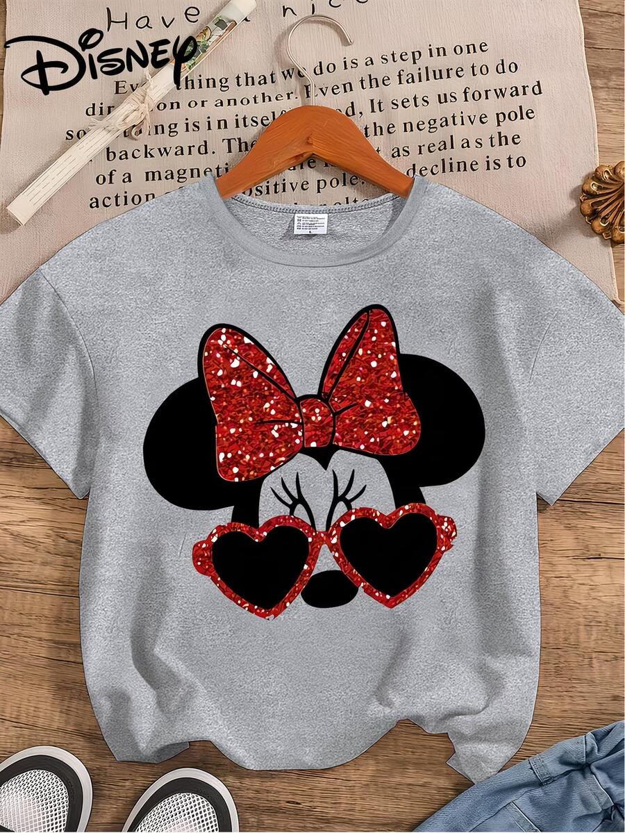 Disney Licensed Women's Print T-Shirt With Red Sequined Bow, Heart-Shaped Sunglasses, And Minnie Mouse Print. This Short-Sleeved Crew Neck T-Shirt Is A Casual, Comfortable, Stylish, And Versatile Piece Suitable For Spring, Summer, And Autumn. It Features An Optimistic Design And Is Made Of Stretchy Fabric. - 灰色 - 查看 1