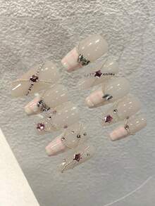 10片纯手工制作的按压式美甲，长棺材形，婴儿粉、白色和金色，带有立体蝴蝶结、星星和格子图案，法式时尚可爱，Y2K风格，柔和闪光，适合女性和女孩，春夏秋冬，节日和日常生活使用。 - 粉色 - 查看 2