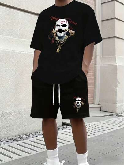 夏季新款男士休闲运动套装，圆领T恤+短裤，针织面料，印有“金钱驱动”字样、“RICH”字样、蒙面人图案和金色美元符号链条，街头嘻哈风格，适合户外活动的夏季印花两件套