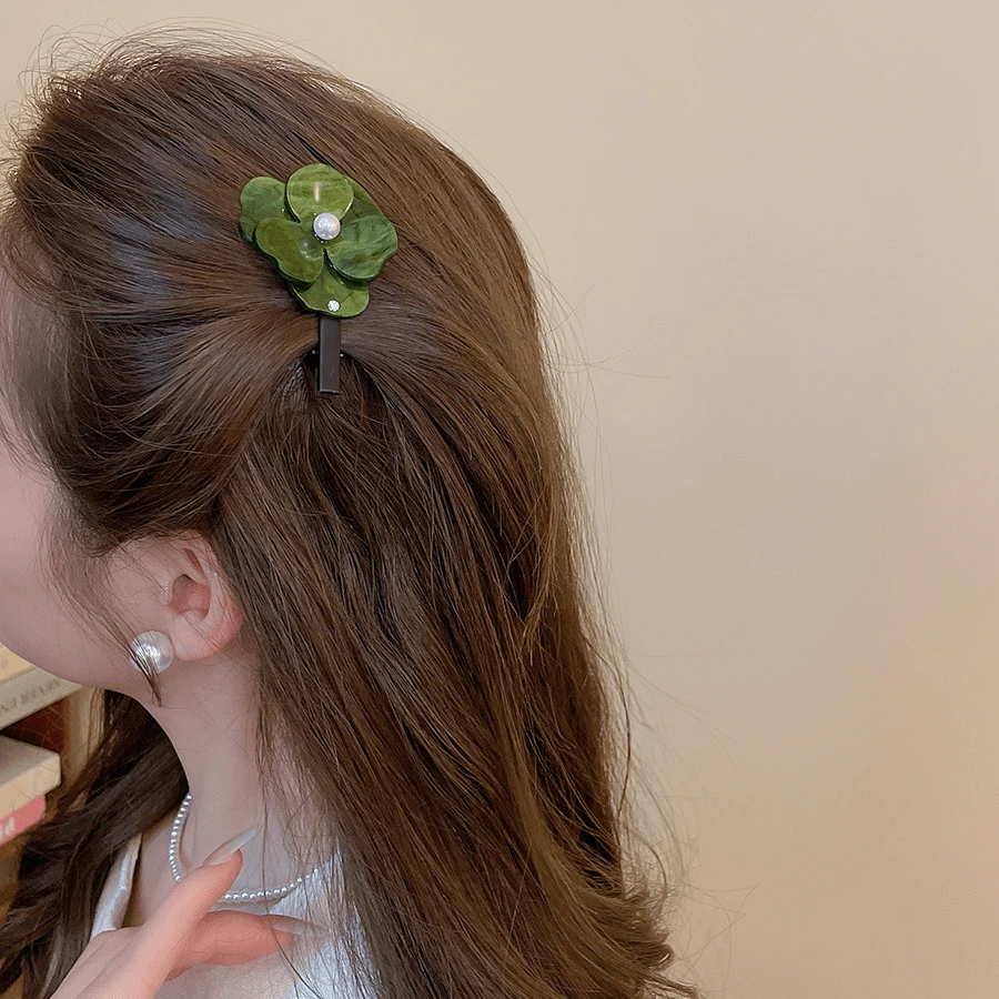 1个珍珠树脂花朵甜美优雅发夹 - 彩色 - 查看 1