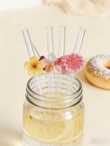 Bộ 1-5 ống hút thủy tinh tái sử dụng với họa tiết hoa nhỏ xinh, kiểu dáng tiểu cảnh hoa lá đẹp mắt, thích hợp sử dụng hàng ngày và trang trí nhà cửa. Lý tưởng cho đồ uống lạnh, trà chiều, sữa lắc, sinh tố, nước khoáng có ga, trà sữa, nước ép và các loại đồ uống lạnh khác. Thích hợp cho các bữa tiệc bãi biển, dã ngoại ngoài trời, cửa hàng tráng miệng, quán ăn vặt, đồ dùng tiệc tùng, họp mặt gia đình, ngày lễ tình nhân, mùa tựu trường. Món quà hoàn hảo dành cho các cô gái. - Xem 4