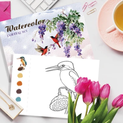 Sách luyện vẽ tranh màu nước hoa và chim gồm 12 trang, có hướng dẫn chi tiết và hình vẽ tay, món quà tuyệt vời dành cho người yêu nghệ thuật.