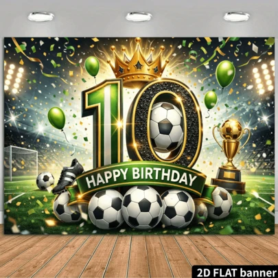 2D平面足球主题10岁生日横幅背景。足球主题，包含数字10、金色皇冠、足球、金色奖杯、足球鞋、绿色气球、体育场和五彩纸屑元素，采用涤纶材质，无需电源，适合室内/室外庆祝活动，可用作多功能墙面装饰、拍照背景，适用于家庭聚会、办公室活动、户外派对、影棚布置、节日礼物等场合，轻便易挂，具有运动装饰效果。