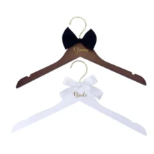 1 pieza/2 piezas Percha para vestido de novia y novio, percha de madera para vestido de novia con lazo, percha para vestido de novia, ideal para regalo de boda, accesorios de boda, regalo para despedida de soltera, decoración de boda, decoración navideña, decoración de habitación y decoración del hogar - Blanco y Negro - Ver 2