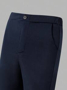 Bộ vest lịch sự 5 món màu xanh hải quân cao cấp dành cho thanh thiếu niên: Áo khoác đơn cài khuy ve áo xẻ với túi nắp và khăn cài khuy tương phản, áo gile hai hàng khuy cứng cáp, quần tây ôm sát co giãn, áo sơ mi trắng tinh, nơ đeo cổ bằng satin. Thích hợp cho phù rể, dạ hội, các sự kiện trang trọng. - Màu xanh hải quân - Xem 7