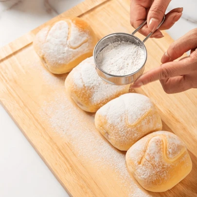 1 pieza Tamiz de malla fina de acero inoxidable, Minimalist Polvera de mango redondo plateado, Adecuado para decoración de pasteles y repostería, Apto para hornear diario y hacer postres festivos