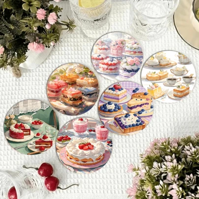 بطاقات تحت الأكواب ذات موضوع "الشفاء الأنيق، المرافقة الطقوسية، التشارك الجميل". من خلال التصميم الأنيق لعيد الميلاد والمشاهد الرجعية، تنقل القيمة العاطفية ل- "الحياة تحتاج إلى إحساس بالطقوس، كل لحظة تستحق التمتع بها"، مستهدفة بدقة جمهور عشاق الطراز الرجعي، محبي الحلويات، والمقدرين للتصميم الأنيق.