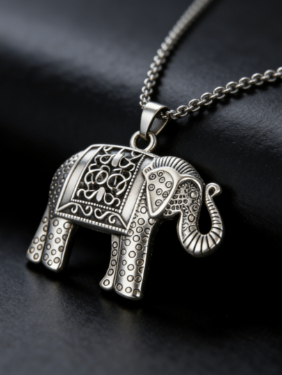 一件夸张造型的不锈钢大象吊坠项链，男士款。复古哥特风格，男女皆宜，适合日常佩戴。是情人节、父亲节、圣诞节和新年礼物的完美之选。象征着大胆和勇气。