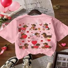 Camiseta casual de manga corta con estampado de cuello redondo para mujer de talla grande, con encantadores dibujos de perro salchicha con corazones y regalos, ideal para el Día de San Valentín, Pascua y entusiastas del fútbol (Beige/Rosa/Gris Oscuro) - Multicolor - Ver 1