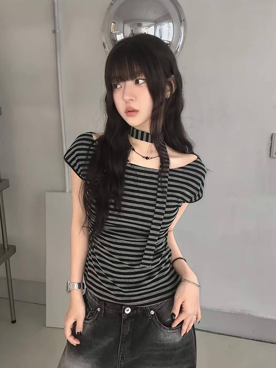 女士条纹短款针织上衣，露肩短袖，圆领，中等弹力，哥特风夏季款 - 黑條紋 - 查看 1