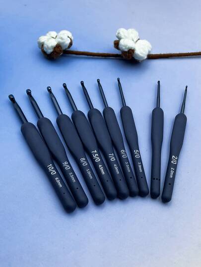 Bộ 9 kim móc màu xanh dương cán mềm, nhiều kích cỡ từ 2.0-6.0mm, tay cầm chống trượt thoải mái, kim móc nhôm trơn, nhẹ, phù hợp với sợi mảnh đến sợi dày, lý tưởng cho người yêu thích móc len, người mới bắt đầu, thợ may, người lớn tuổi, sinh viên, người làm đồ thủ công DIY - Dùng cho áo len, chăn, gối, búp bê, đồ dệt gia dụng, quà tặng DIY.