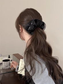 1pc Women's Black Satin Rhinestone Scrunchie, Fashionable High-End Hair Tie, Hair Accessory Ponytail Holders Scrunchy,Summer,Holiday,Travel - Black - View 2