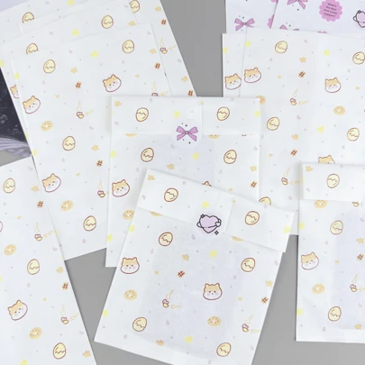 200个4.7x6.7英寸礼品包装袋，包括节日礼品纸袋、可爱卡通高级包装纸袋、小礼品纸袋、蛋壳和小狗图案纸袋、派对礼品包装袋以及创意DIY装饰礼品纸袋，适用于节日、婚礼、生日派对礼品袋和礼品包装。