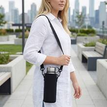 1个550-1500毫升运动水壶保温袋，带肩带和可调节水壶套，并绣有A-Z字母。 - 黑色 - 查看 4