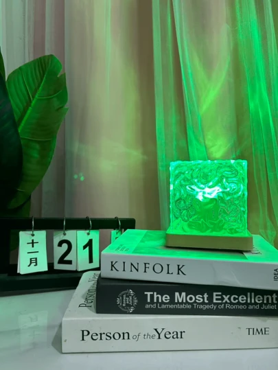 1个北极光波浪灯，发光立方体水晶灯，带触摸/遥控功能，16种颜色变化模式，适用于卧室装饰、圣诞节、情人节、露营和婚礼。