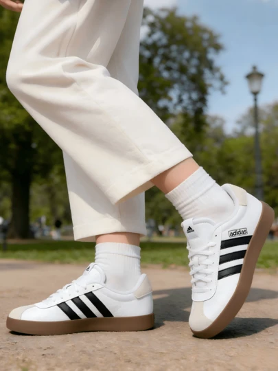 Adidas 男鞋運動鞋舒適休閒鞋板鞋