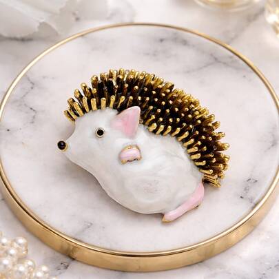 1pc Cute Hedgehog Shaped Enamel Pin, Fashionable Versatile Animal Novelty Creative Brooch Design