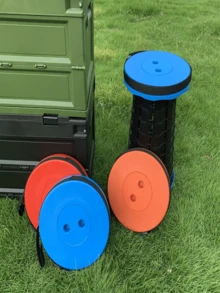 Sgabello pieghevole aggiornato, leggero ma più resistente, adatto per campeggio, pesca, escursionismo e attività all'aperto come barbecue. Sgabello da campeggio pieghevole e telescopico, compatto ma robusto, progettato specificamente per i viaggi all'aperto degli adulti. - Multicolore - Visualizzare 3