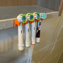 1 pieza Soporte de almacenamiento para cabezales de cepillo de dientes eléctrico ahorra espacio, adecuado para la parte superior del gabinete, soporte de cepillo de dientes adhesivo con 2/4/6 ranuras, caja de almacenamiento de plástico, diseño antigoteo para encimera de baño, ducha, caravana, clip antideslizante para almacenamiento en el hogar, mantiene los cabezales de los cepillos de dientes limpios y organizados, fácil de instalar y quitar - Multicolor - Ver 2