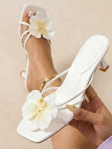 Hoa màu trắng và trắng vàng