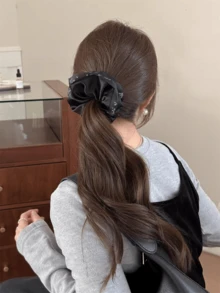 1pc Women's Black Satin Rhinestone Scrunchie, Fashionable High-End Hair Tie, Hair Accessory Ponytail Holders Scrunchy,Summer,Holiday,Travel - Black - View 3