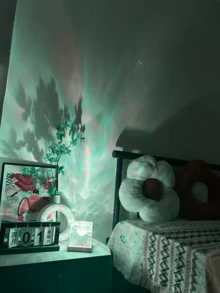 1个16色波纹USB夜灯，带火焰效果和星空投影，触摸和遥控操作，玻璃艺术装饰灯，适用于露营、婚礼、节日派对、卧室装饰、情人节礼物、家居装饰 | 奇幻主题装饰 | USB供电投影灯 - 彩色 - 查看 2