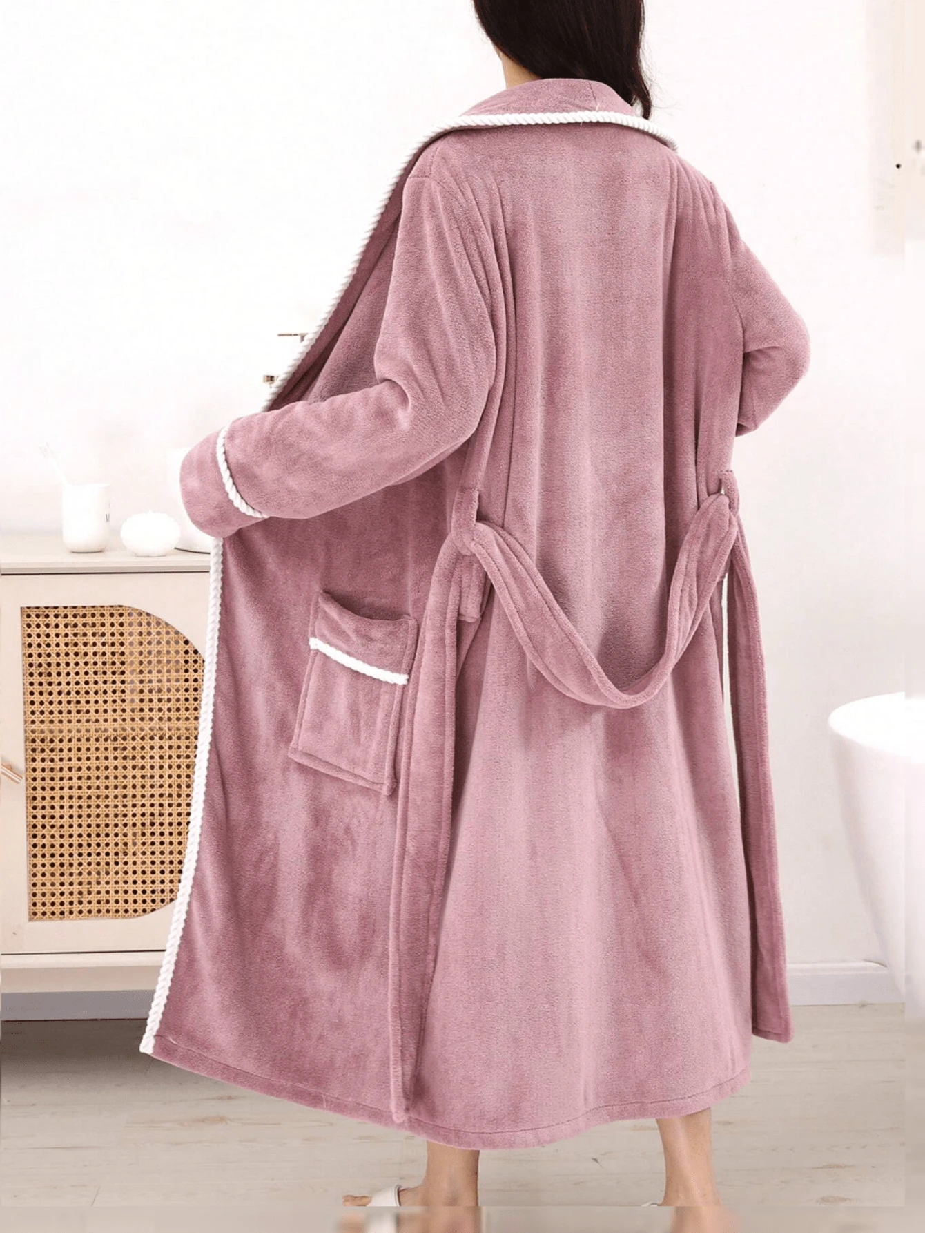 1pc Women's Contrast Trim Double Pocket Plush Thick Bathrobe - Flat Bean Paste Bathrobe - View 1