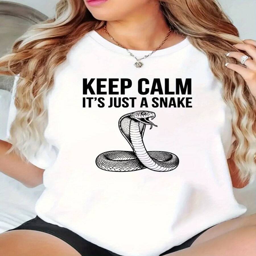 Camiseta de Cuello Redondo para Mujer Talla Extra Grande - Blanca, Estampado 'Mantén la Calma, Solo es una Serpiente' para Vacaciones de Verano - Multicolor - Ver 1