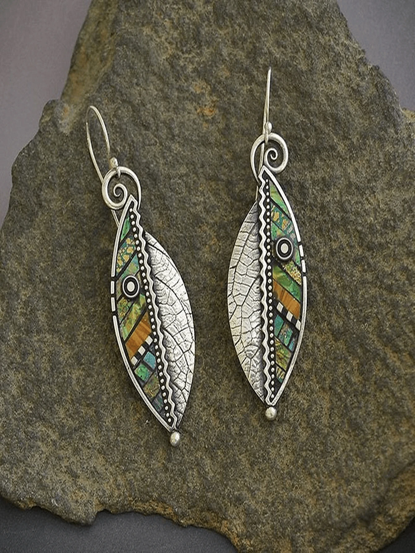 1 Pair Geometric Leaf Shaped Earrings, Fashionable Retro Earrings For Women - Multicolor - View 1