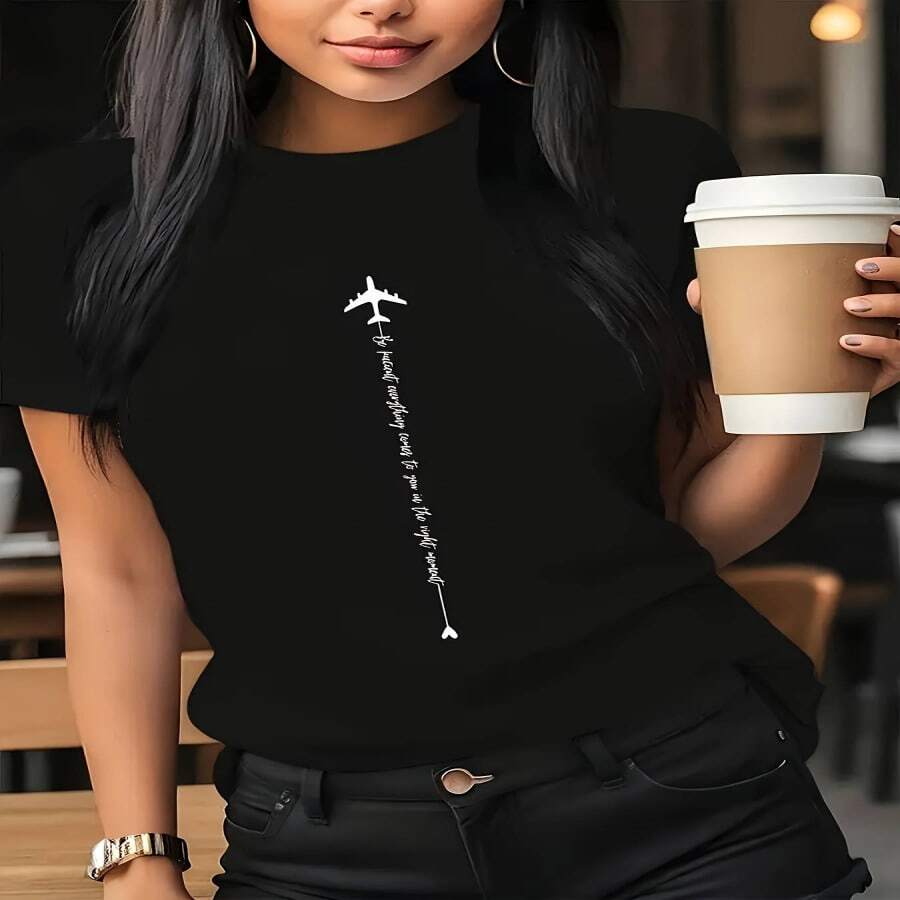 Camiseta Gótica para Mujer con Estampado de Murciélago y Texto Kanji/Romaji - Letras Blancas (Kanji/Romaji) - Cuello Redondo, Manga Corta, Top Casual - Diseño de Idioma para Atuendos Informales y Fans de Anime - Multicolor - Ver 1