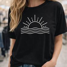 Camiseta de algodón para mujer con estampado minimalista de olas solares. Camiseta holgada de manga corta para uso diario o como camiseta conmemorativa para amigos o seres queridos. También adecuada como suéter. Entrega rápida. - Negro - Ver 1