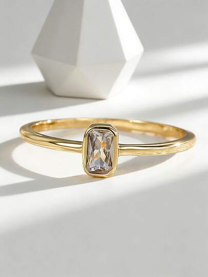 Charm-In Gold überzogener Smaragdschliff CZ Ring für Frauen, minimalistischer Fassungsring aus Gold mit CZ