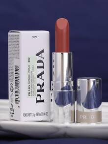 Sampel Prada Color Sensational Lipstick #B02, 1,3g. Tahan lama dan ringan, dengan hasil akhir matte yang halus, sangat berpigmen, tidak membuat bibir kering dan tidak mudah luntur, cocok untuk riasan natural sehari-hari. - Lipstik Prada Color Sensational #B02 - View 6