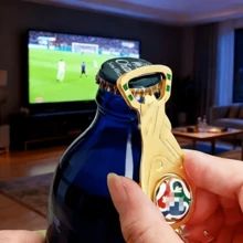 FIFA FIFA 2件套多功能开瓶器钥匙扣套装 - 可旋转吊坠，不锈钢材质，是送给粉丝的理想礼物，适合日常使用，也适用于感恩节、情人节、慕尼黑啤酒节、圣诞节、万圣节等节日，经久耐用且方便实用。 - 查看 6