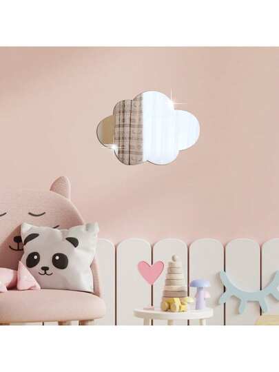 1片不规则云朵形状镜面装饰墙贴，2毫米厚亚克力材质装饰镜贴，适用于卧室、客厅、浴室、厨房。