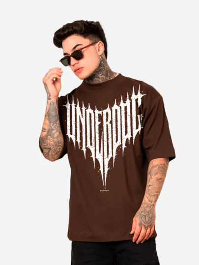 Camiseta Masculina Oversized Streetwear Gola Careca DMUNIZ Malha Premium, 100% Algodão com Estampa Grande Gótica Rock Underdog Novidade, Ideal para Treino e Academia, Bodybuilding