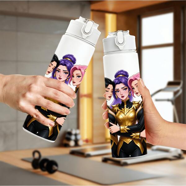 1 pieza Botella de agua de 26 onzas con pajita, diseño de patrón de grupo ídolo, botella de agua deportiva de plástico con tapa abatible, Body delgado y portátil, combina estética y practicidad. Botella de bebida de viaje ligera y a prueba de fugas, adecuada para regalos de cumpleaños, Navidad, Halloween, Acción de Gracias