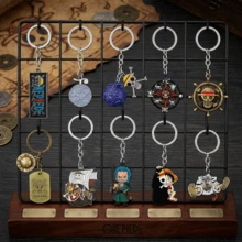 Bộ 10 móc khóa hợp kim One Piece cá nhân hóa và phong cách, với hình ảnh các nhân vật anime nổi tiếng như Monkey D. Luffy, Roronoa Zoro và áp phích truy nã hình đầu lâu. - Nhiều màu - Xem 2