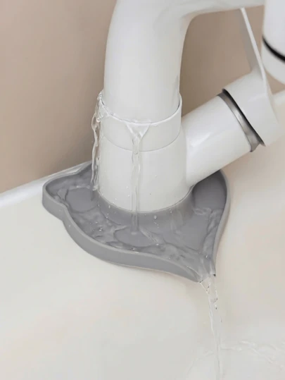 قطعة واحدة من واقي الرذاذ الناعم من السيليكون ، يناسب جميع الحنفيات ، للاستخدام في حمام السباحة والمطبخ والحمام ، تصميم ملون جذاب ، سهل التركيب والتنظيف ، مناسب للمطبخ والحمام والشرفة ، وداعًا للأسطح الرطبة والعفنة