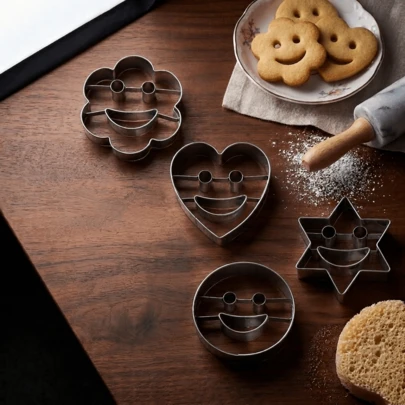 4/8 Pcs Smiling Face Cookie Cutter Set, Stainless Steel Happy Face Mold With Star, Heart, Cloud & Round Shapes, DIY Baking Tool For Cakes, Pastries & Desserts, Multifunctional Kitchen Baking Accessories